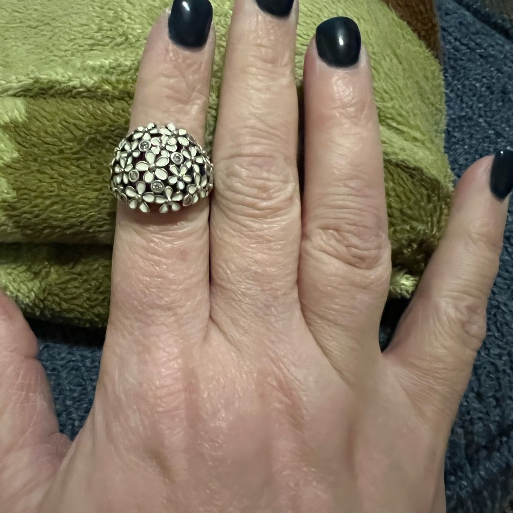 Pandora daisy ring